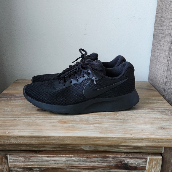 Nike shoes - Picture 2 of 9